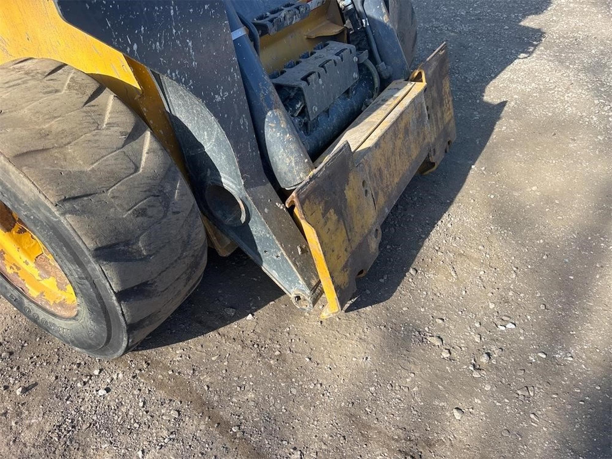 DEERE 332G IdGAKmq.jpeg