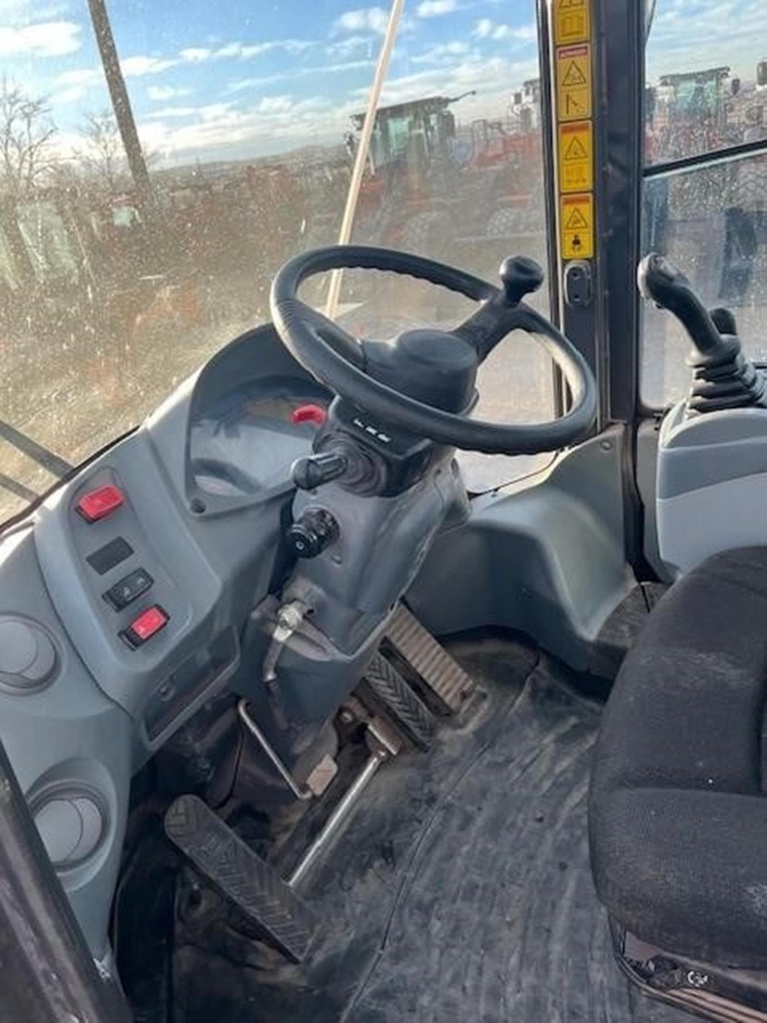 HITACHI ZW220-6 PNd8rAi.jpeg