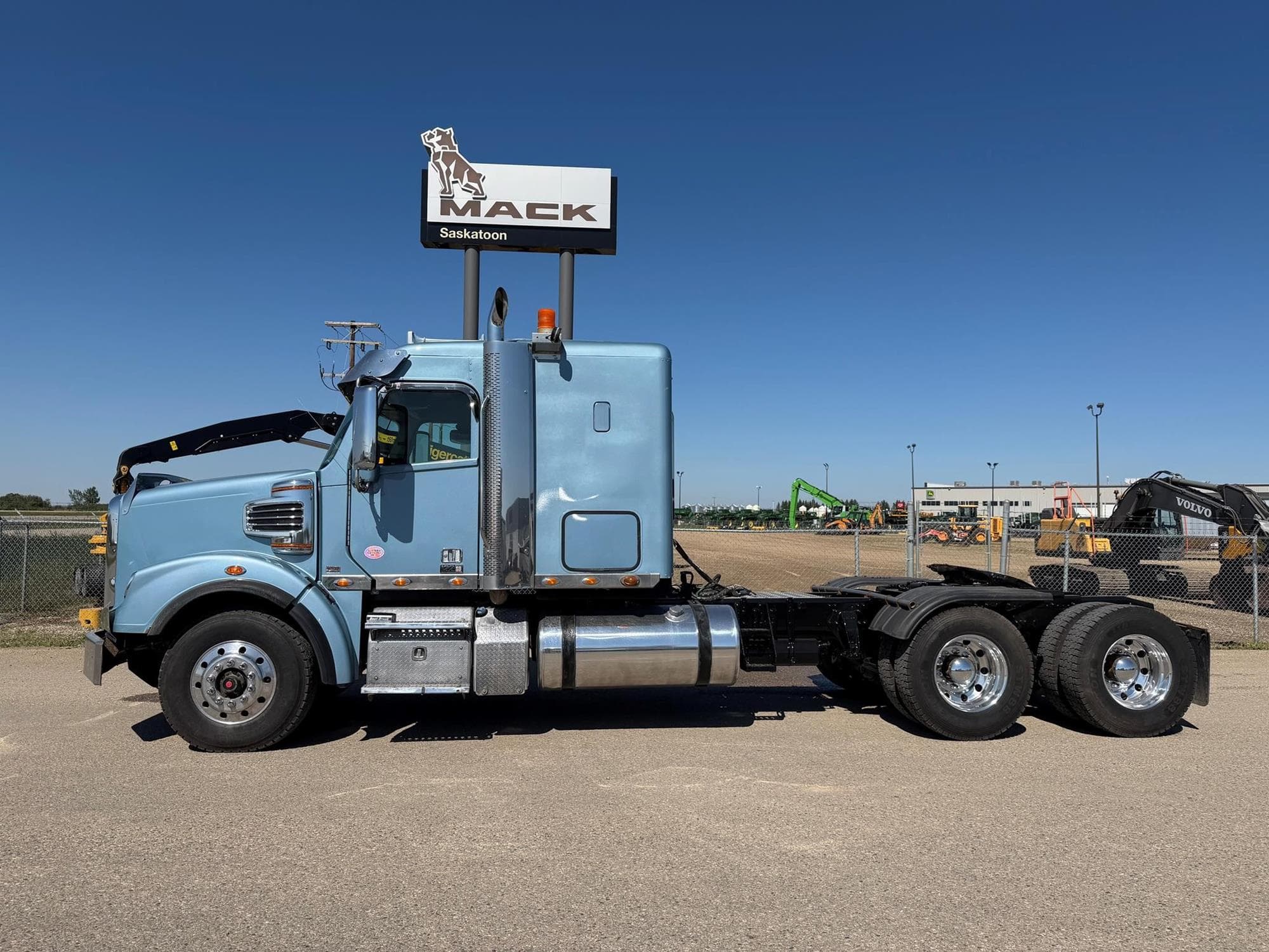 FREIGHTLINER 122SD wFUROZo.jpeg