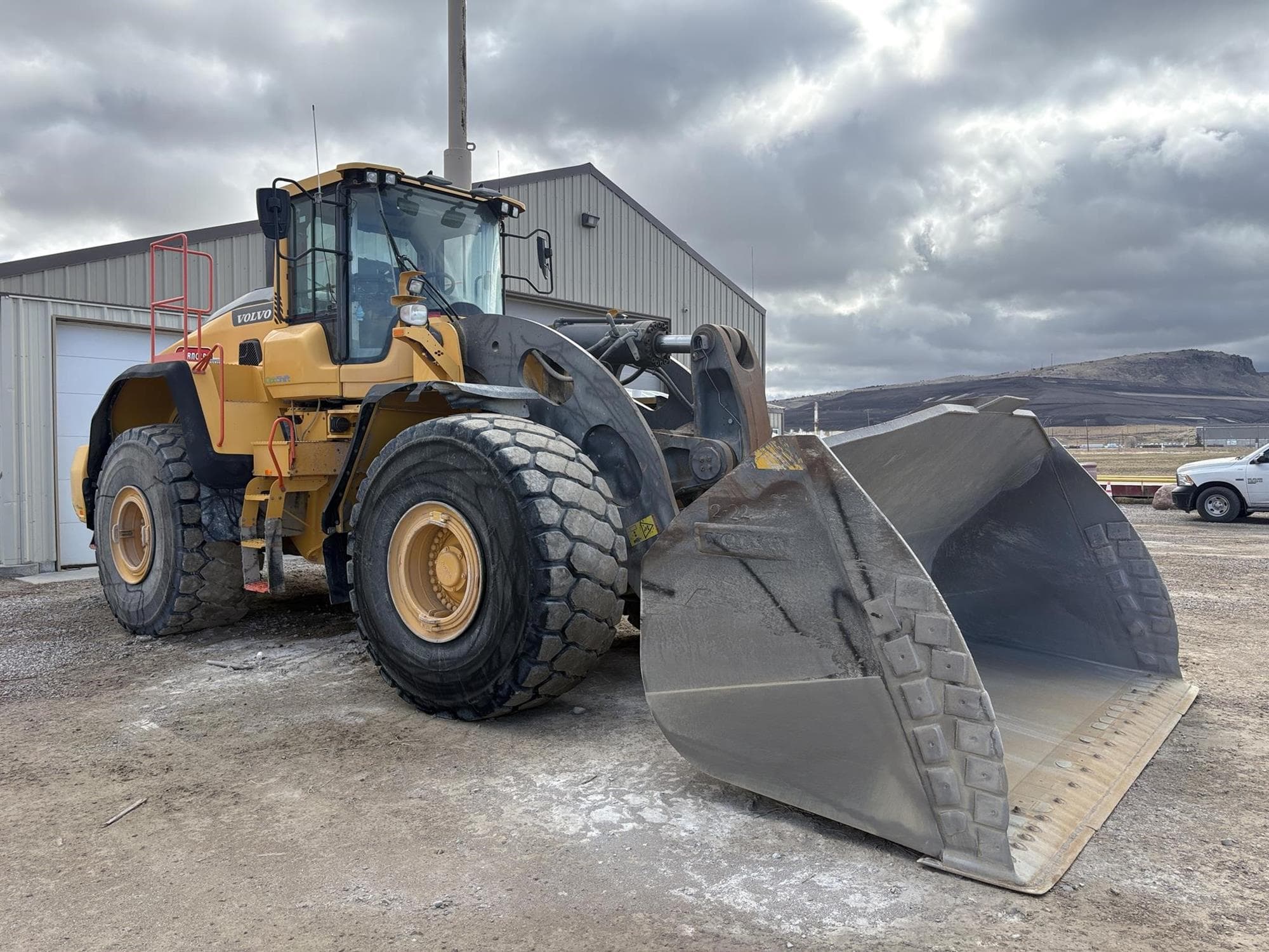 VOLVO L260H xM0kxAR.jpeg