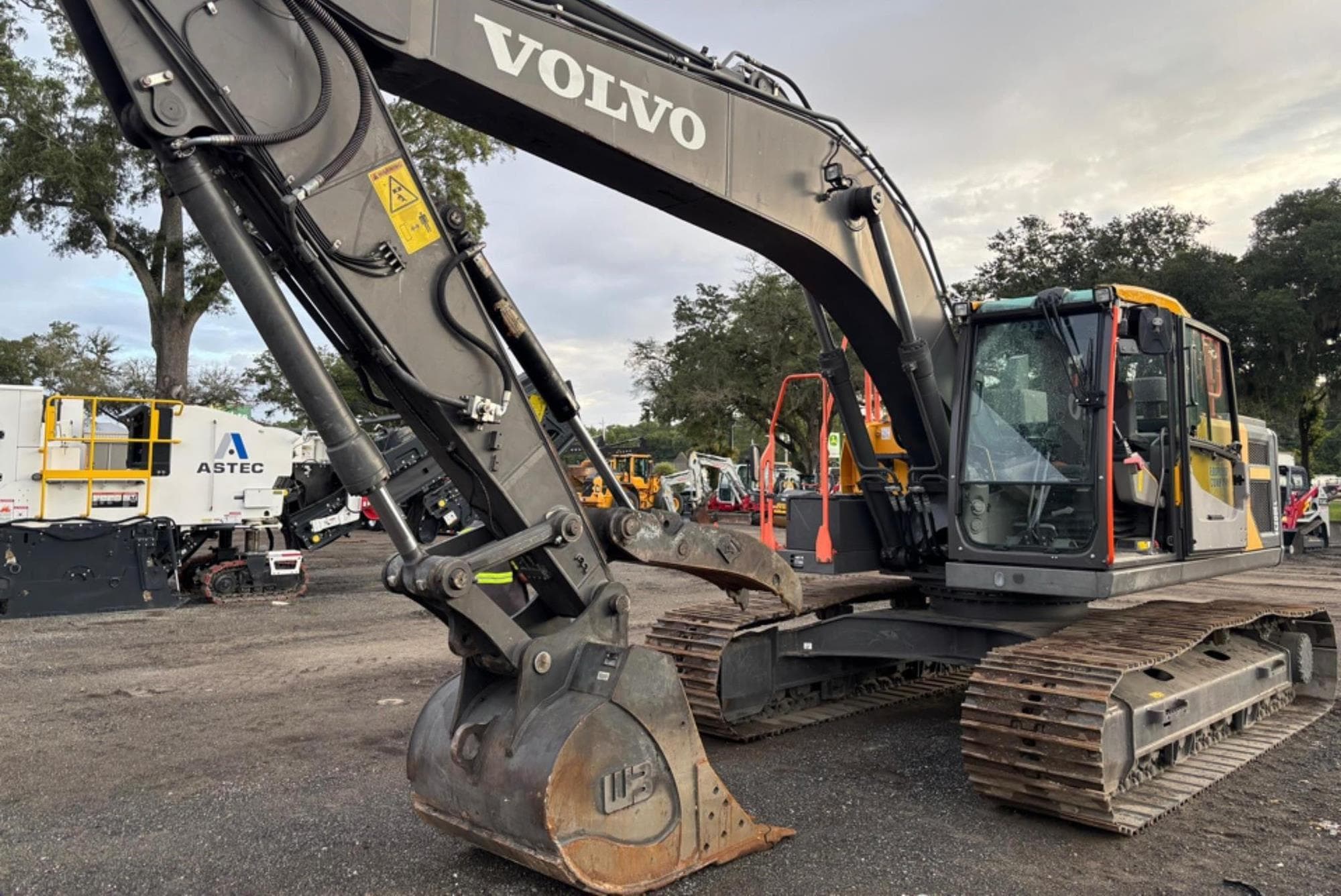 VOLVO EC200EL sHCNYtW.jpeg