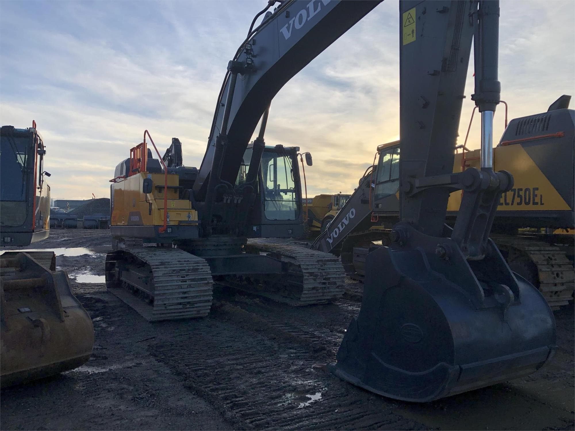 VOLVO EC350EL l%2fRjS.jpeg