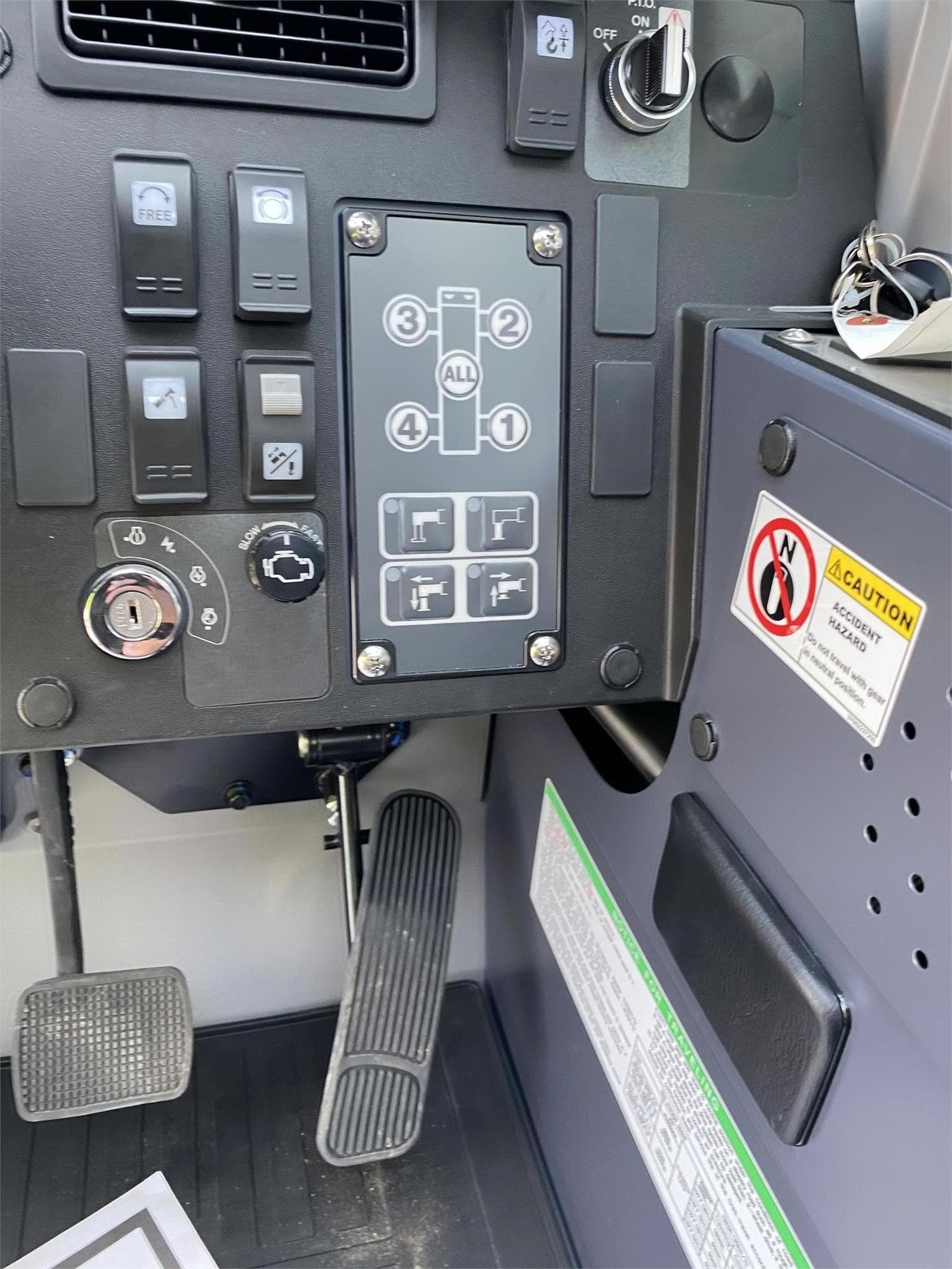 TADANO GR 1000XLL-4 WYcJ0wT.jpeg