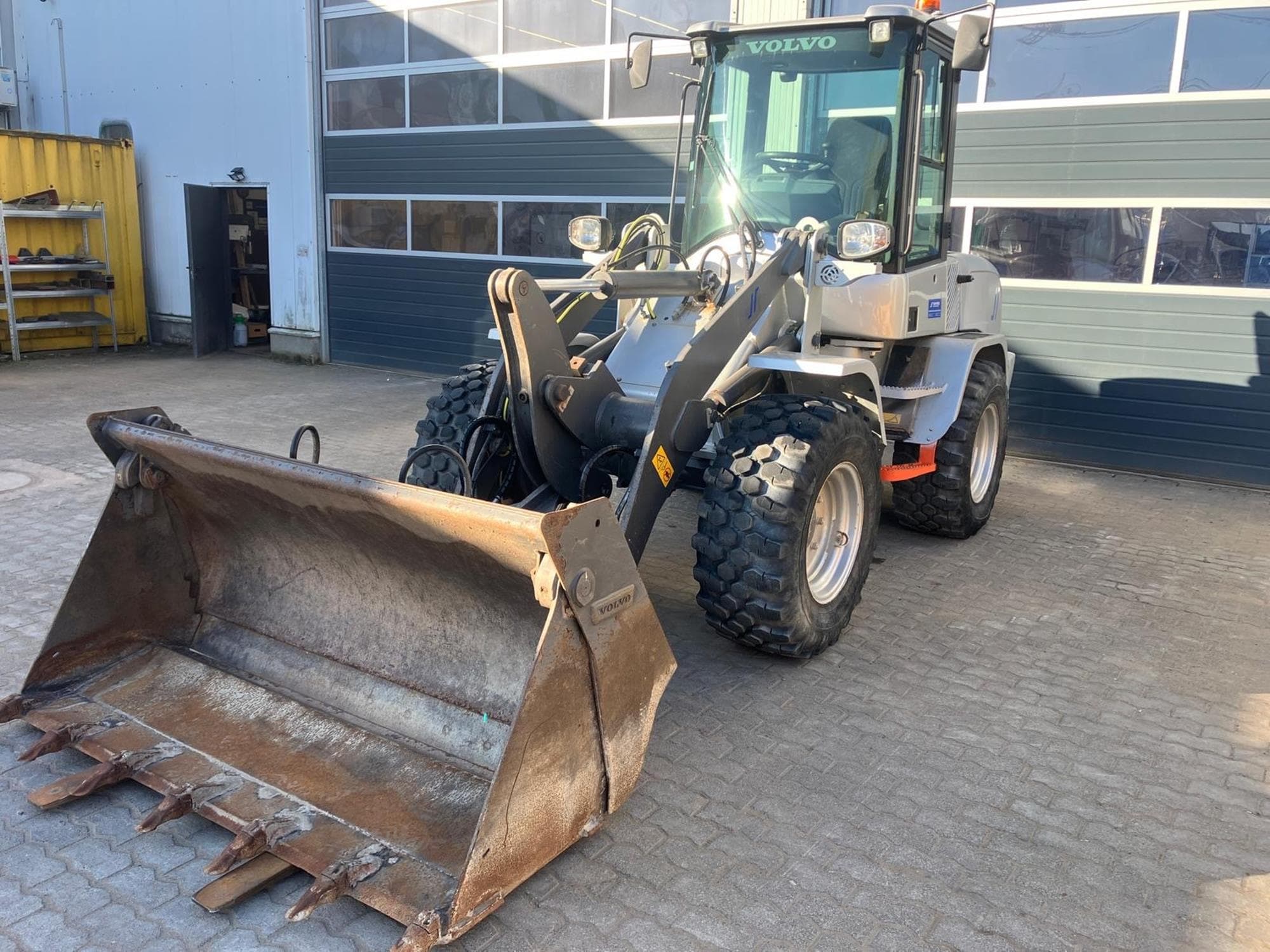 L30G-2019-3124998.1.jpg