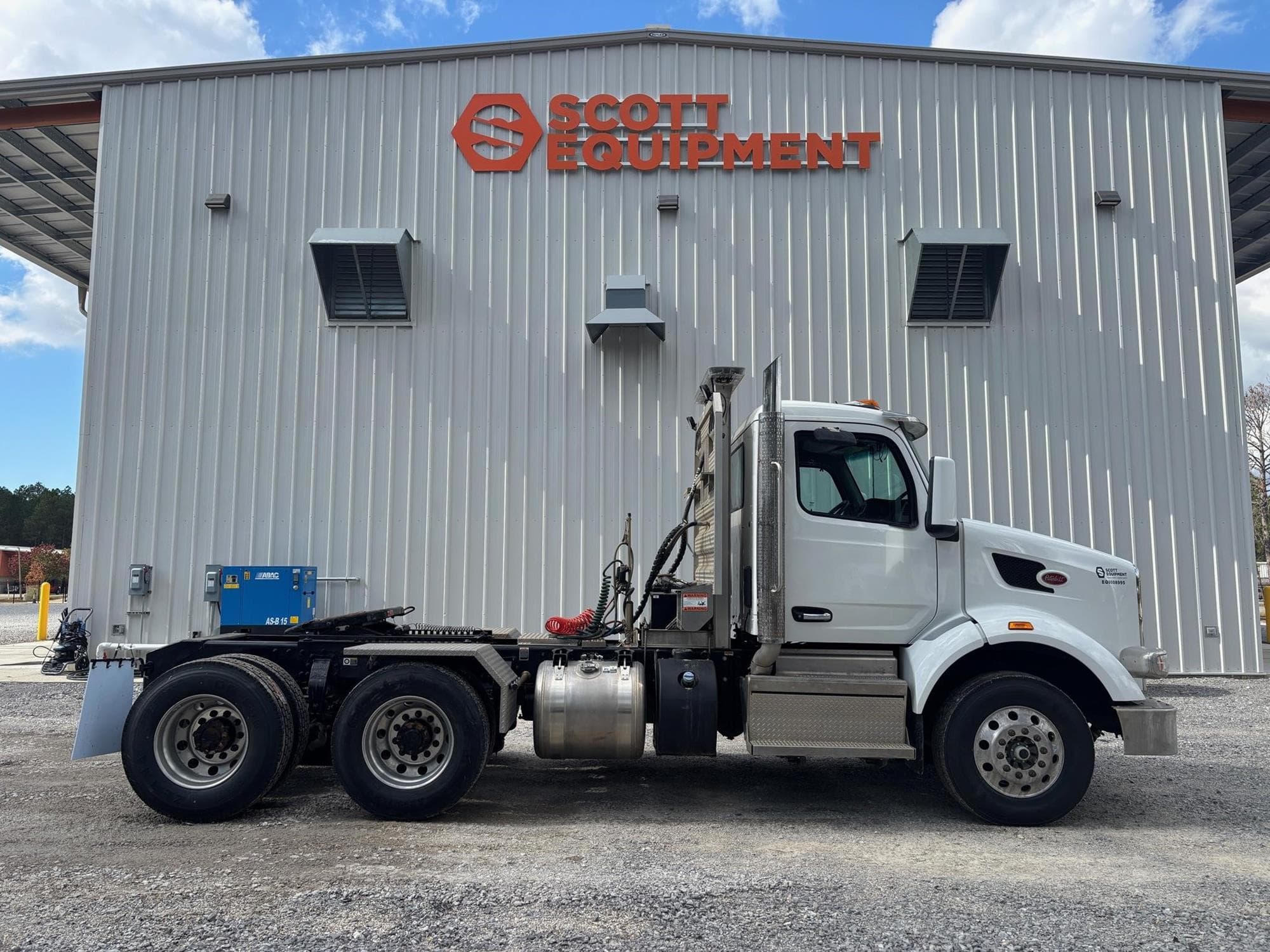 PETERBILT 567 93bT0WB.jpeg