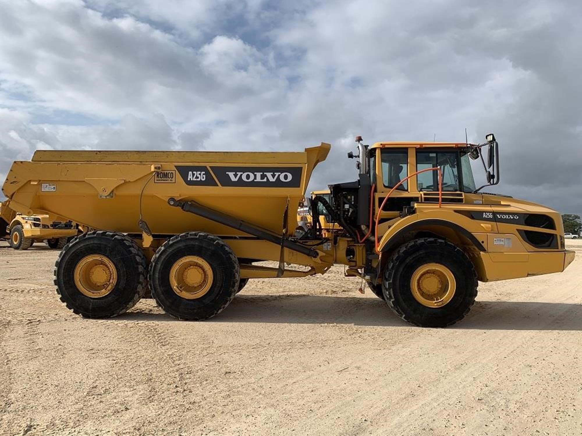 VOLVO A25G nwHhc1f.jpeg