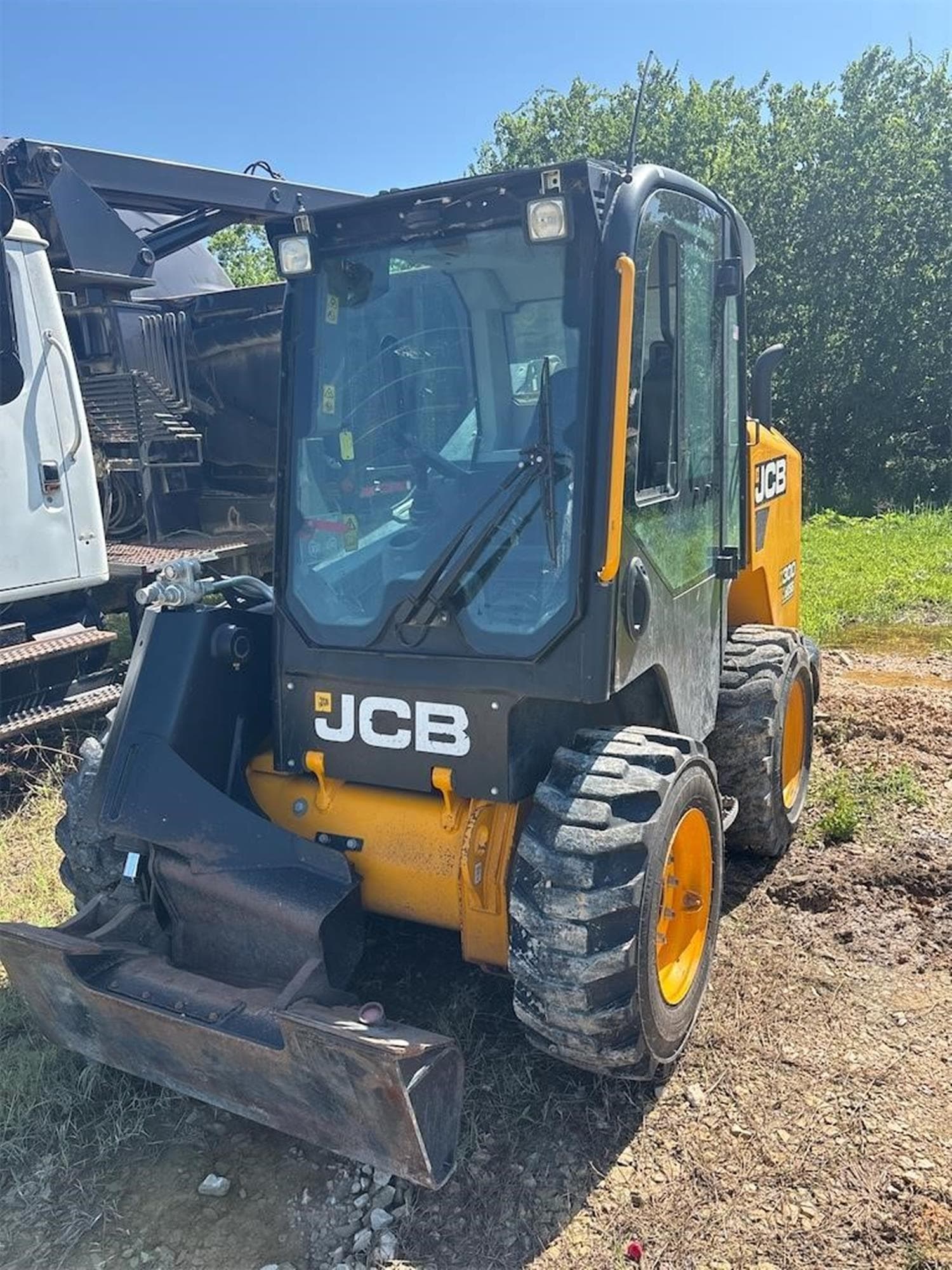 JCB 300 PZYIVUz.jpeg