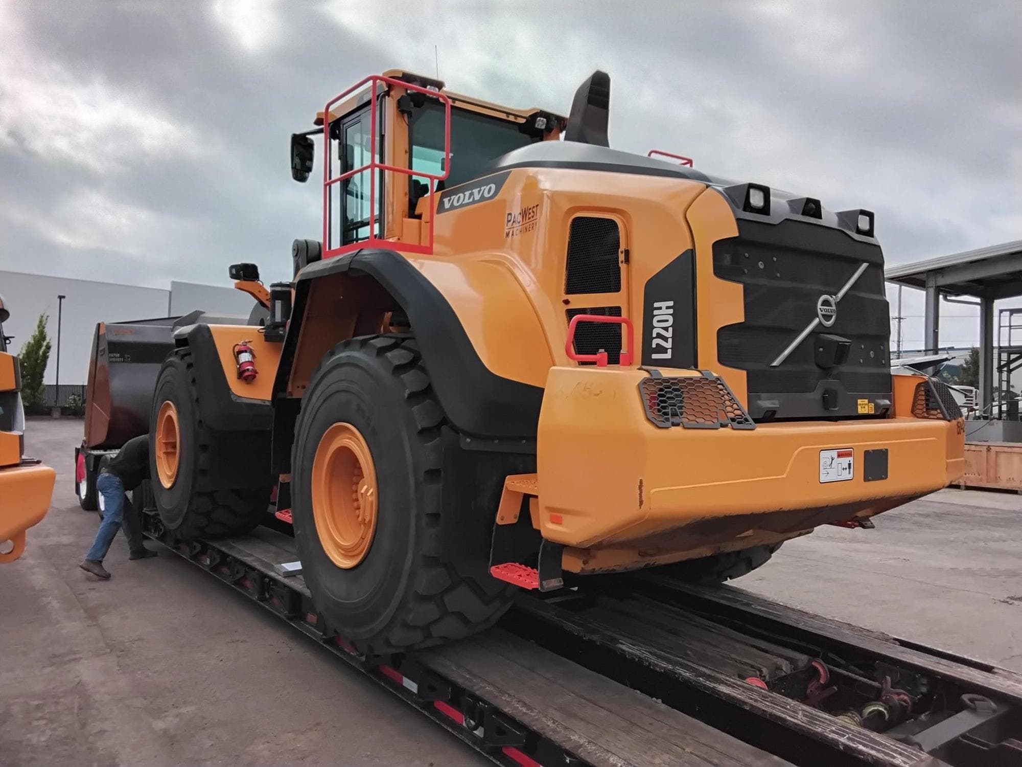 VOLVO L220H 2fr2MJr.jpeg