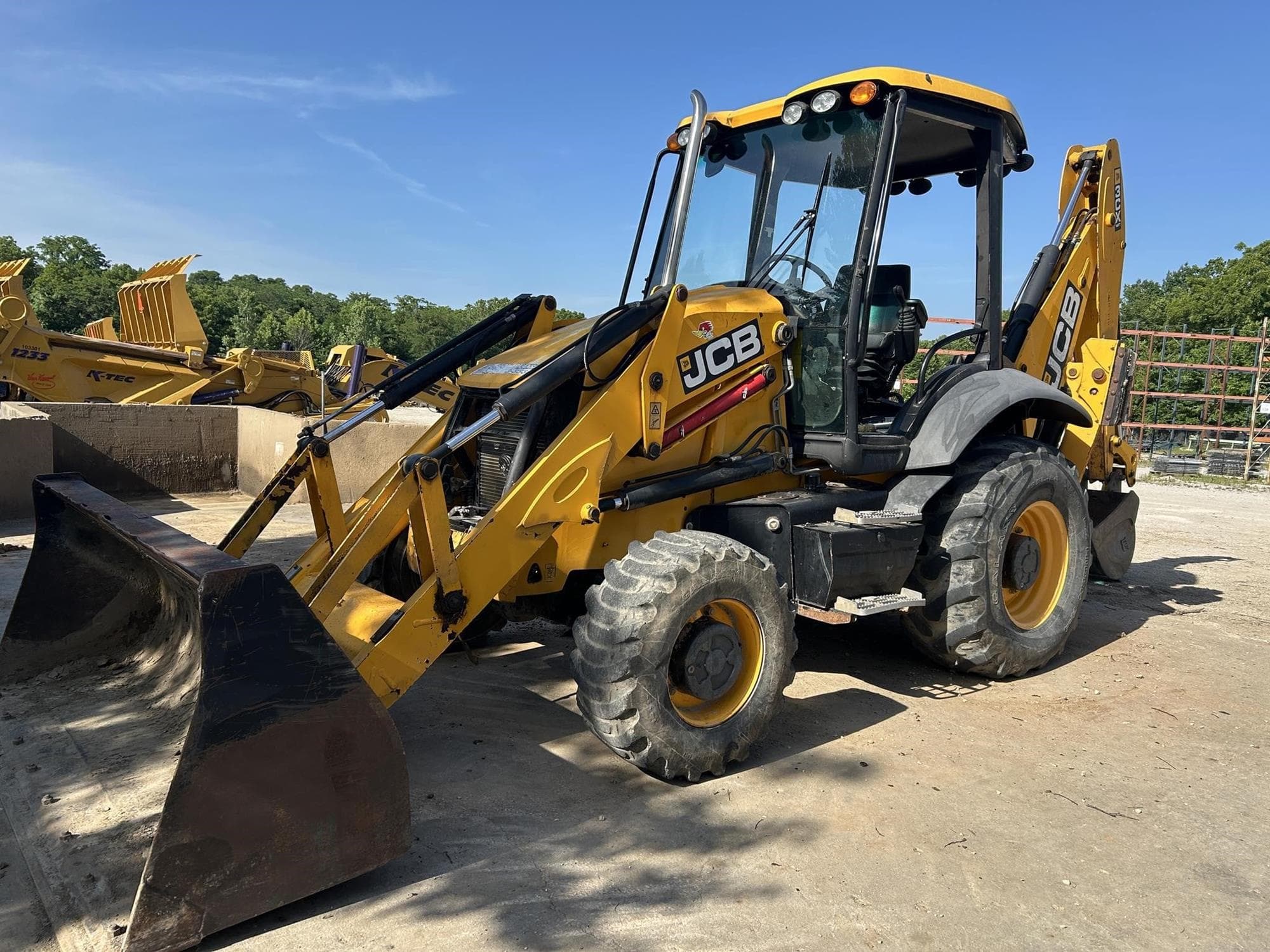 JCB 3CX14 u8Vo9Jx.jpeg