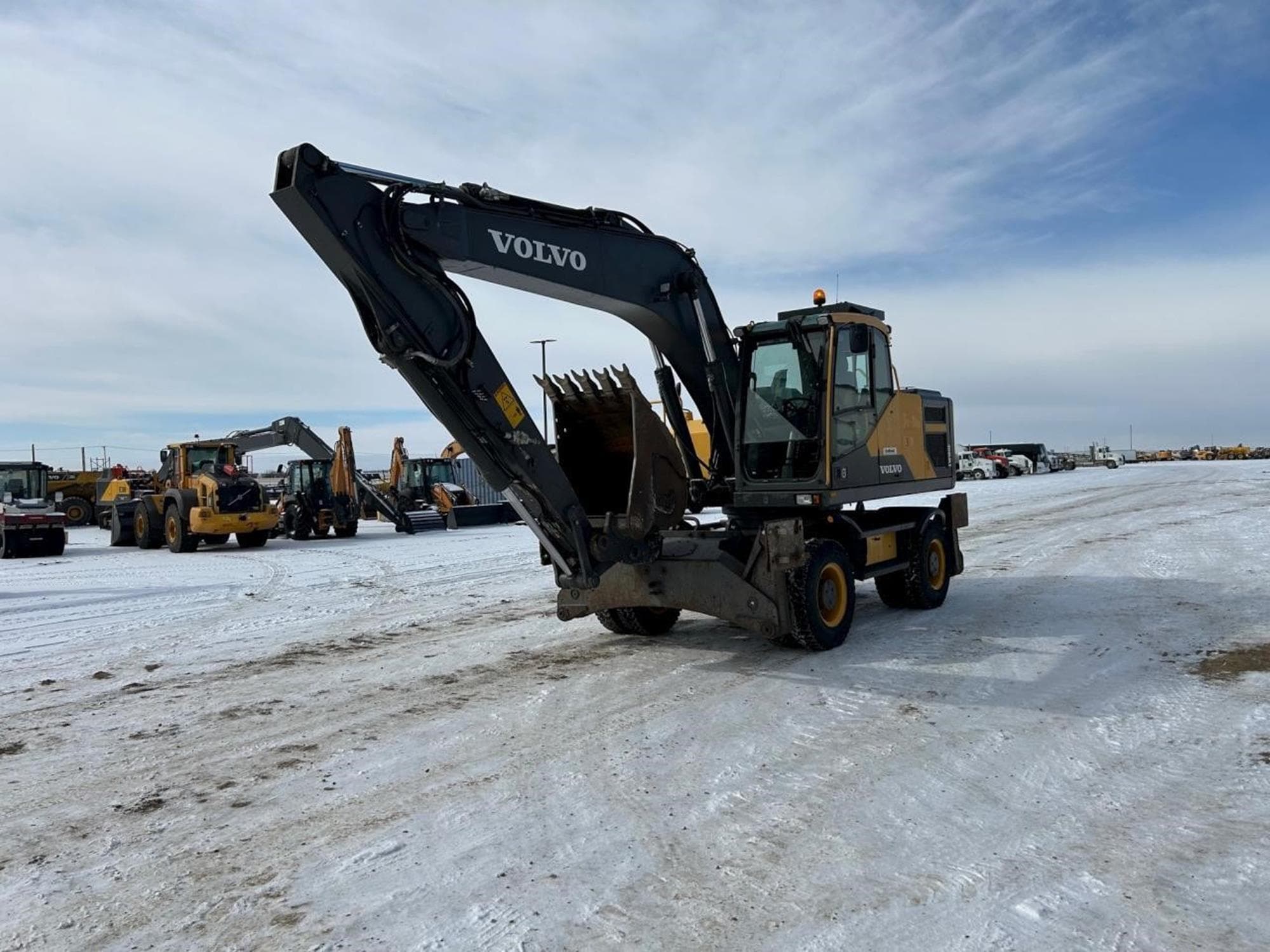 VOLVO EW180E %2bm7sG.jpeg