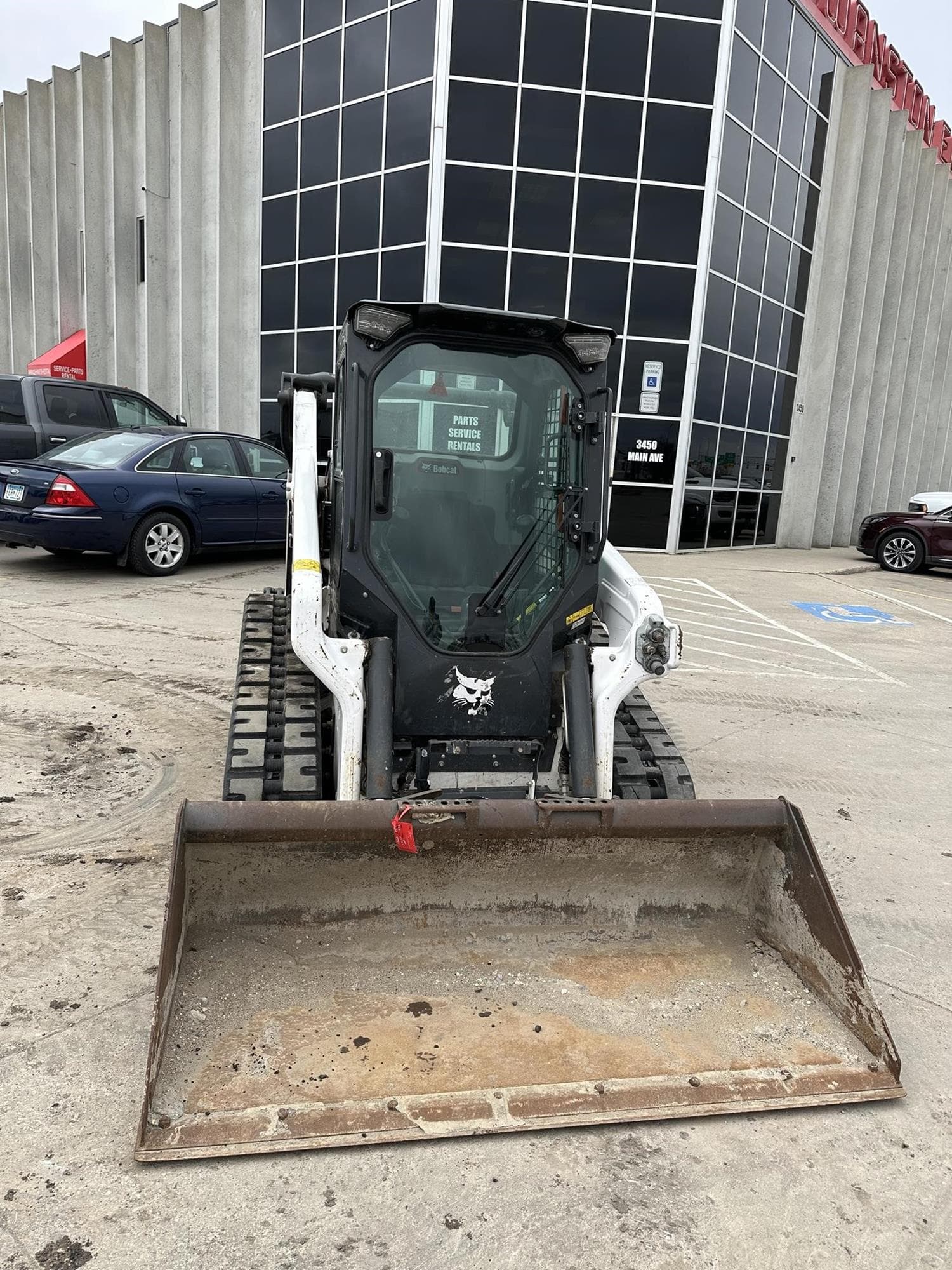 BOBCAT T66 gBx5MSw.jpeg