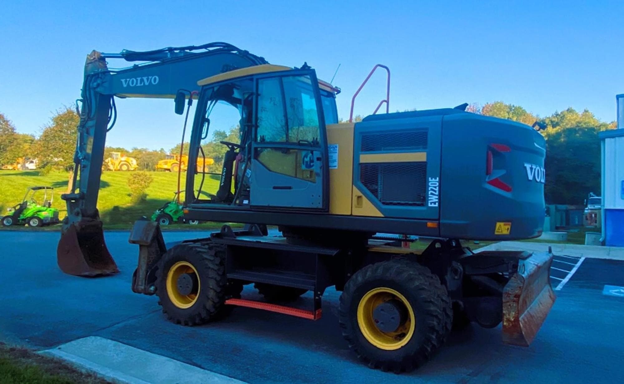 VOLVO EW220E 2YK9Pl3.jpeg