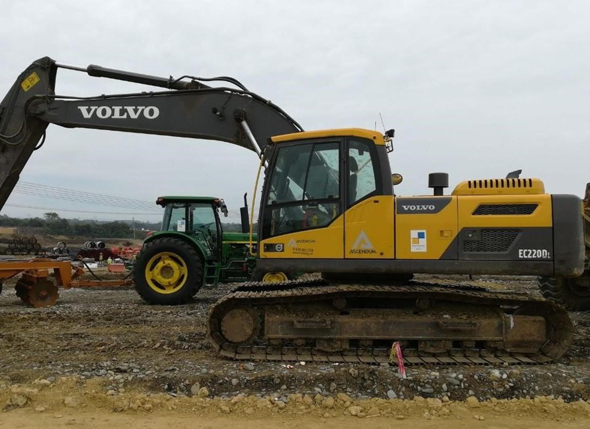 VOLVO EC220D 8FRBwYw.jpeg