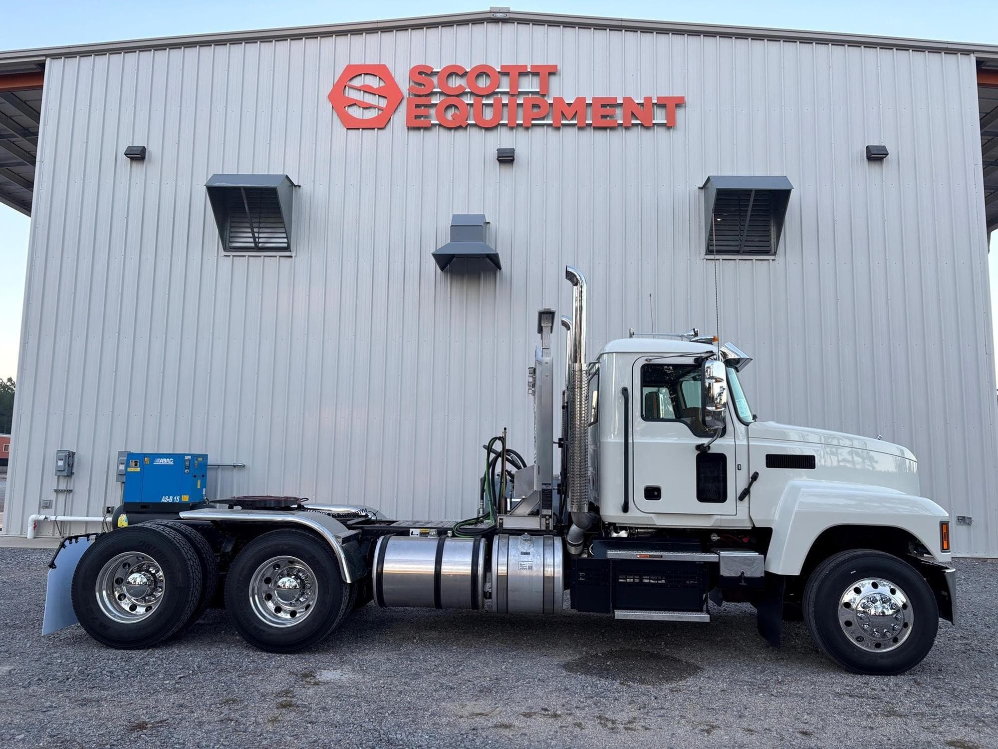 MACK PINNACLE 64T LakZkTi.jpeg