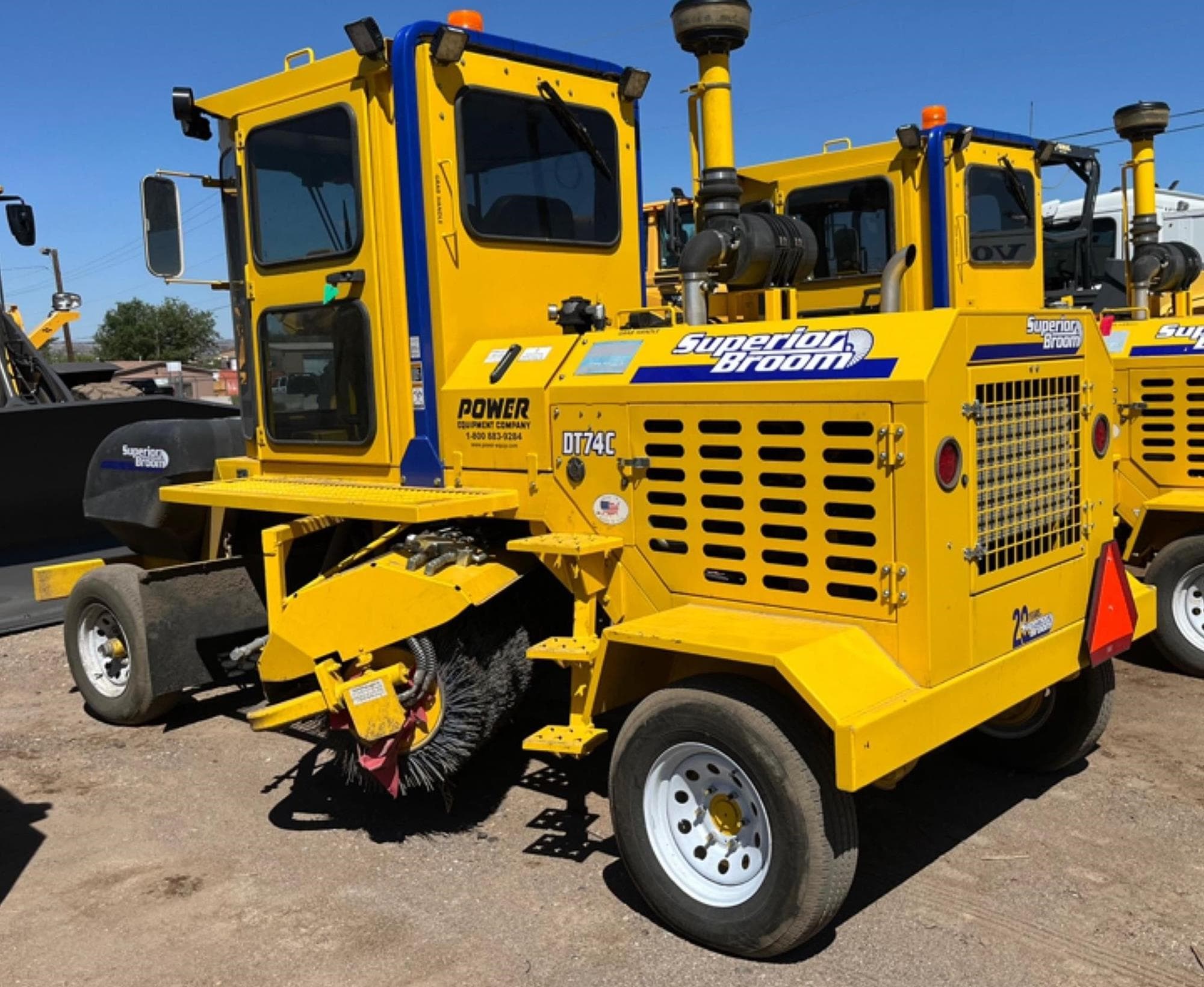 SUPERIOR BROOM DT74C 2b1mPZf.jpeg