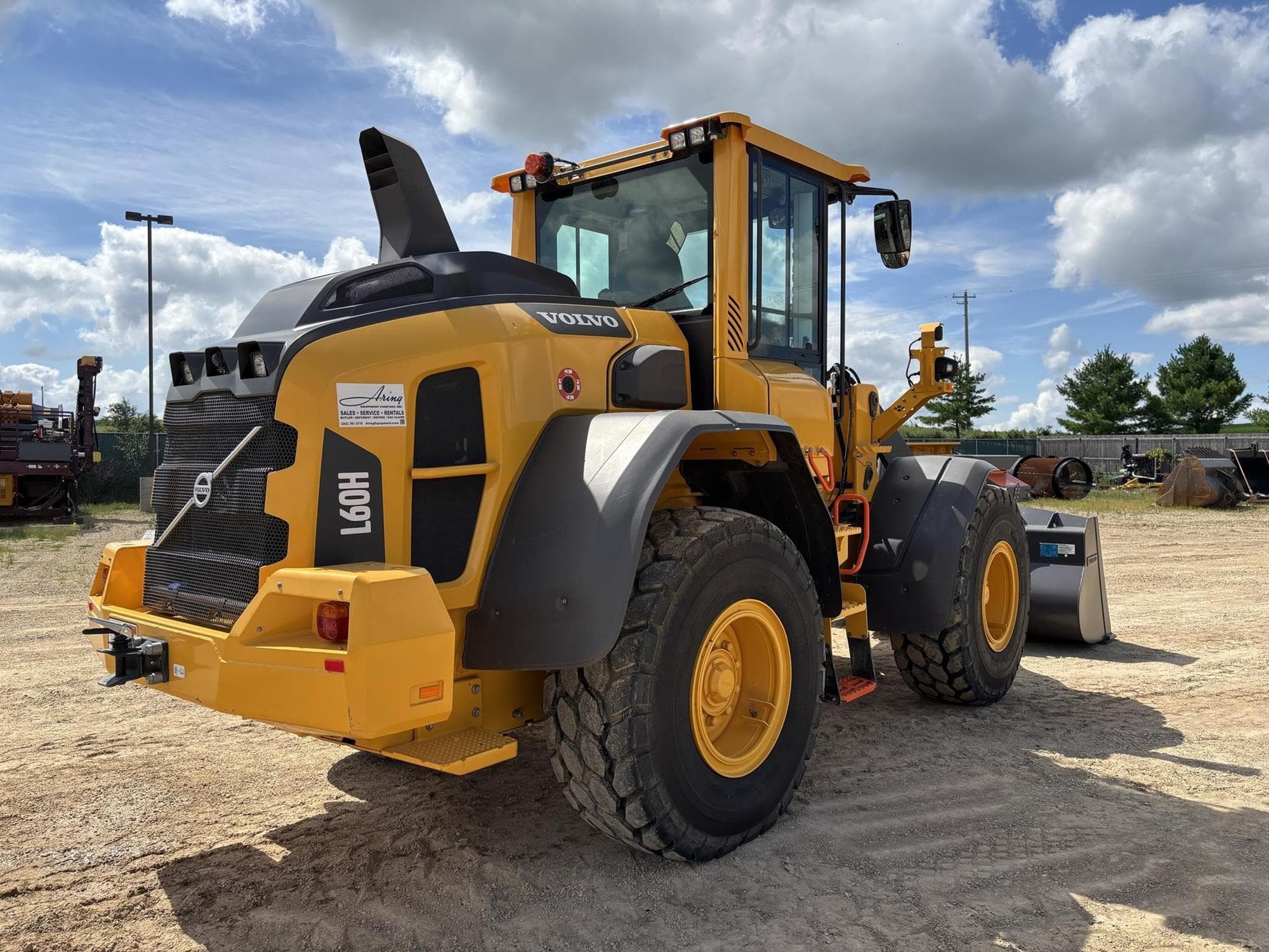 VOLVO L60H2 oW5lJ3p.jpeg