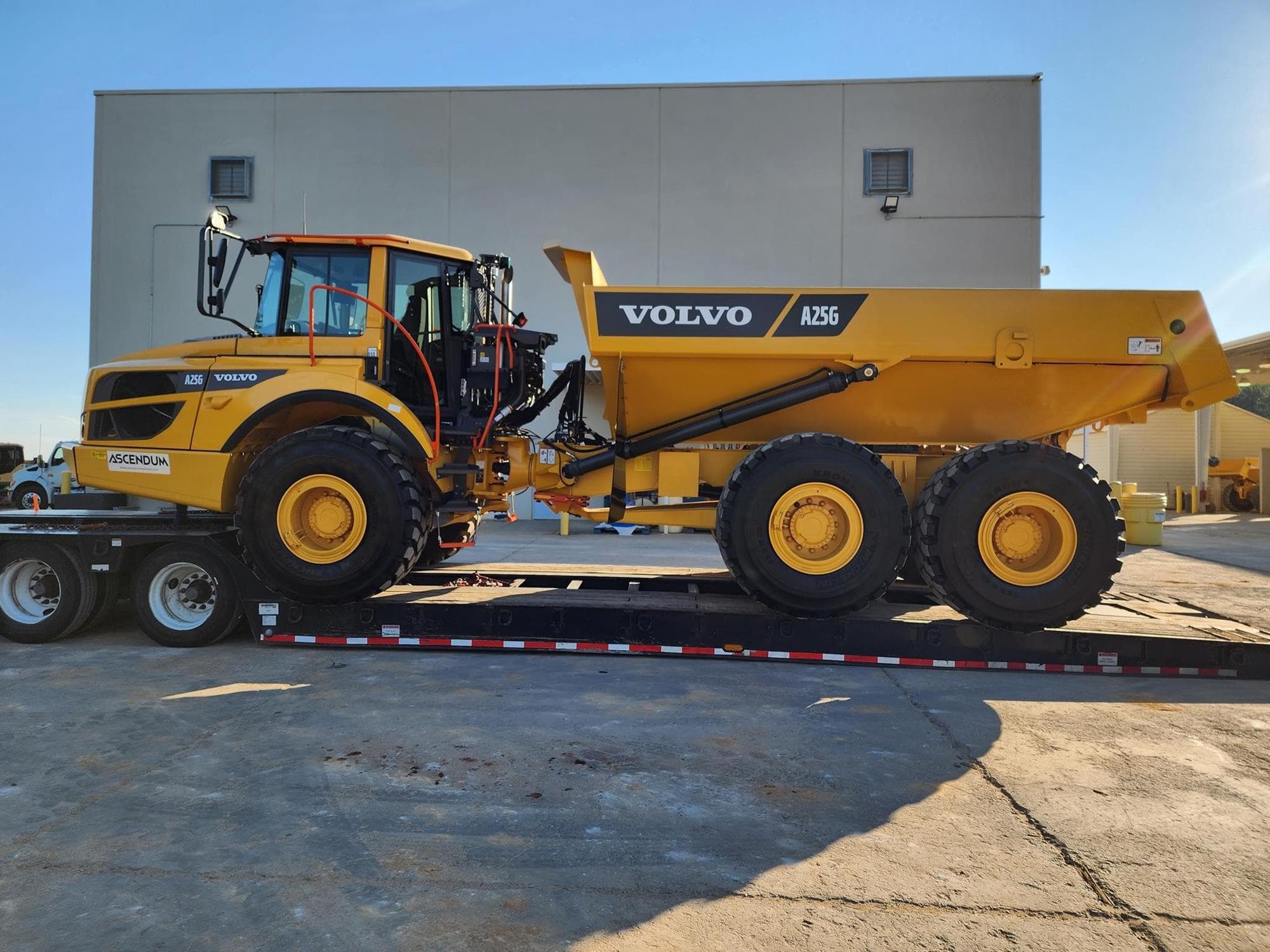 VOLVO A25G WMzlz06.jpeg