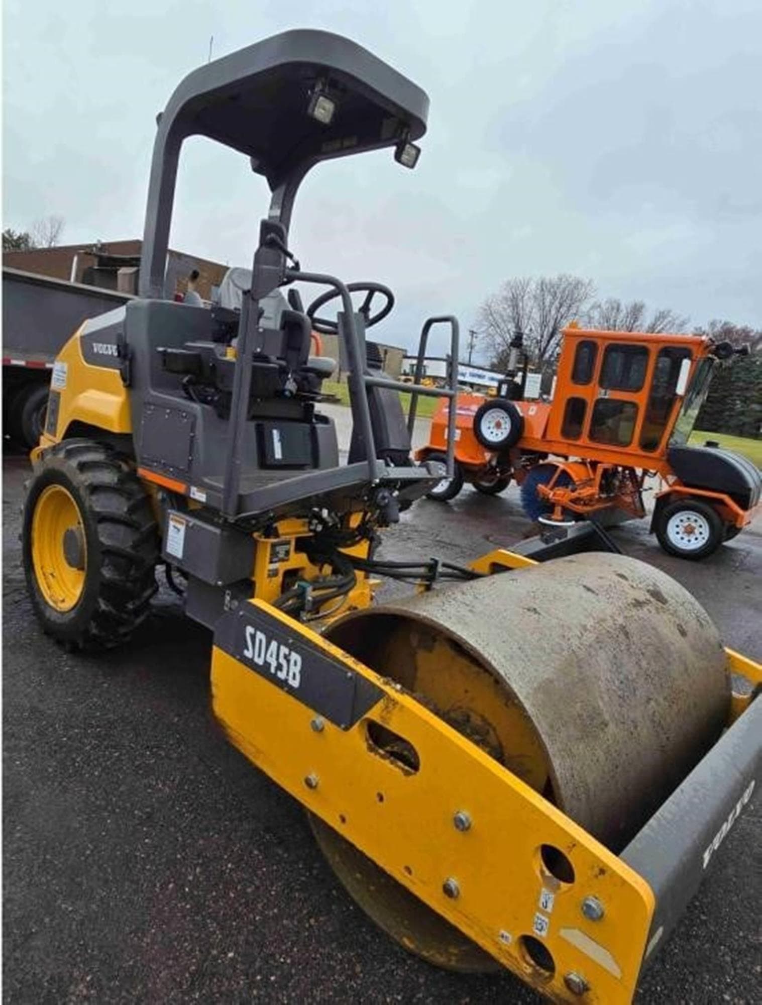 VOLVO SD45B lFMI8ZG.jpeg